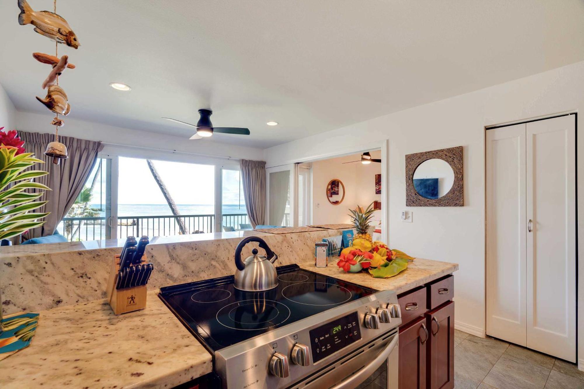 Waipouli Beachfront Condo With Balcony And Ocean Views Kapa'a Eksteriør billede