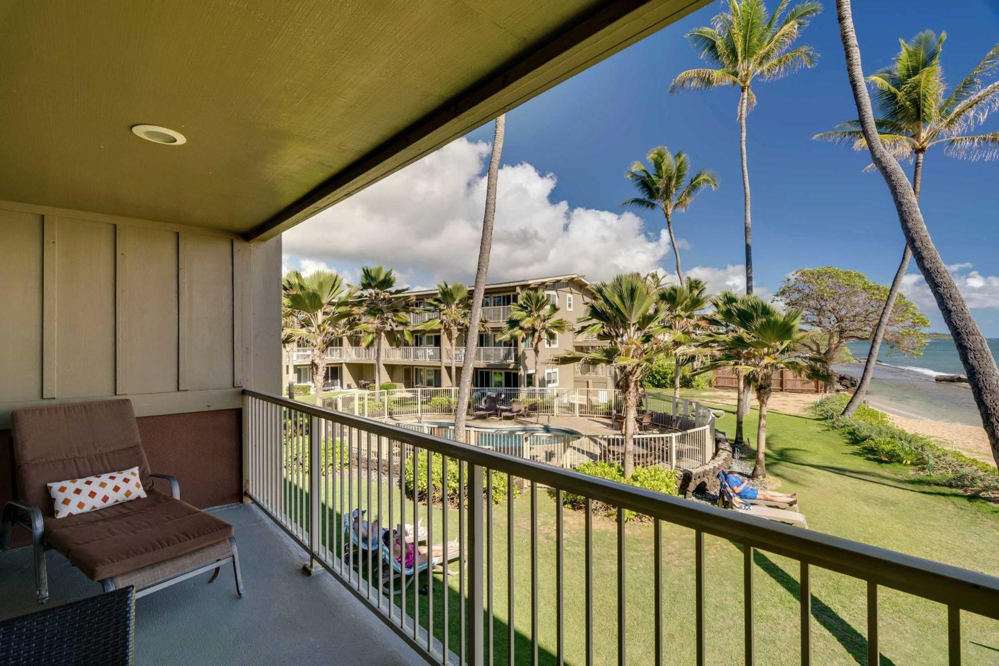 Waipouli Beachfront Condo With Balcony And Ocean Views Kapa'a Eksteriør billede